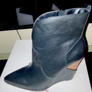 Jessica Simpson JS-Hilrie Western Boot